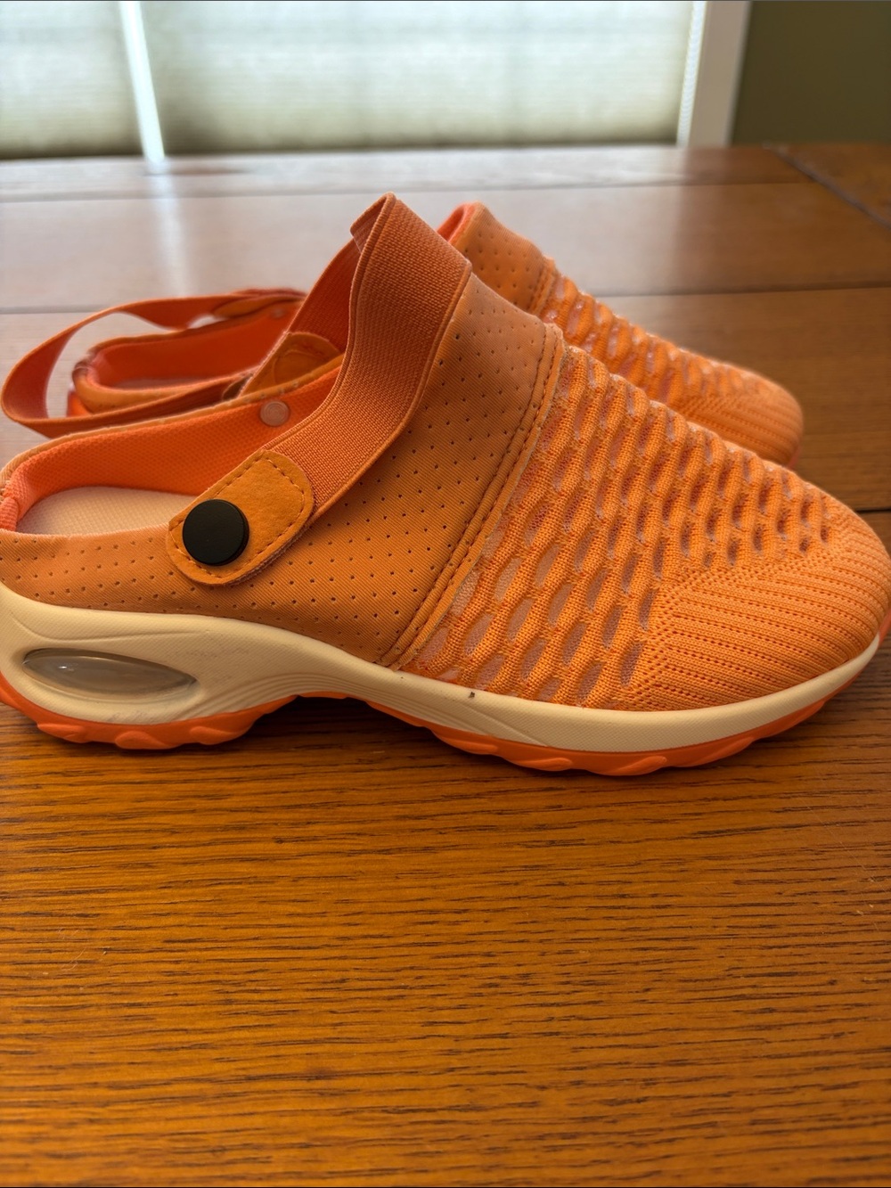 Comfort Knit Slip-On shies in Orange
